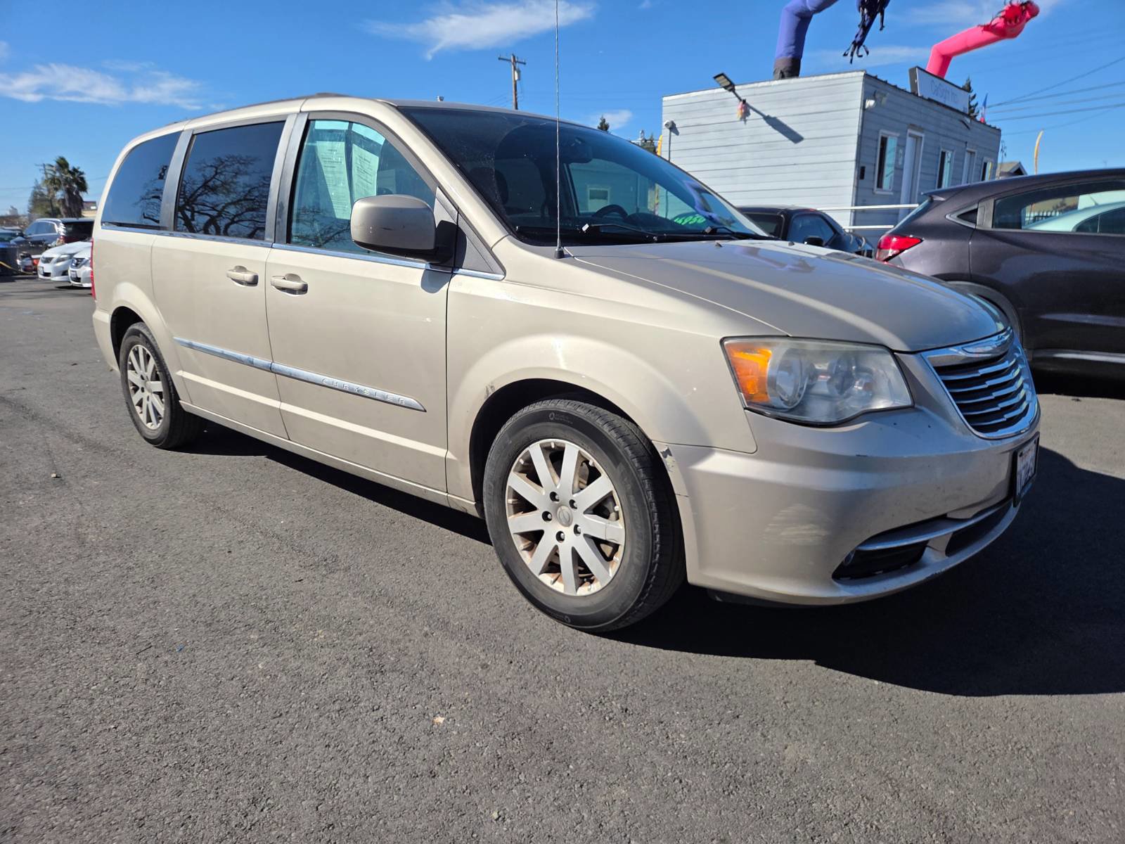 Used 2014 Chrysler Town & Country Touring image 5