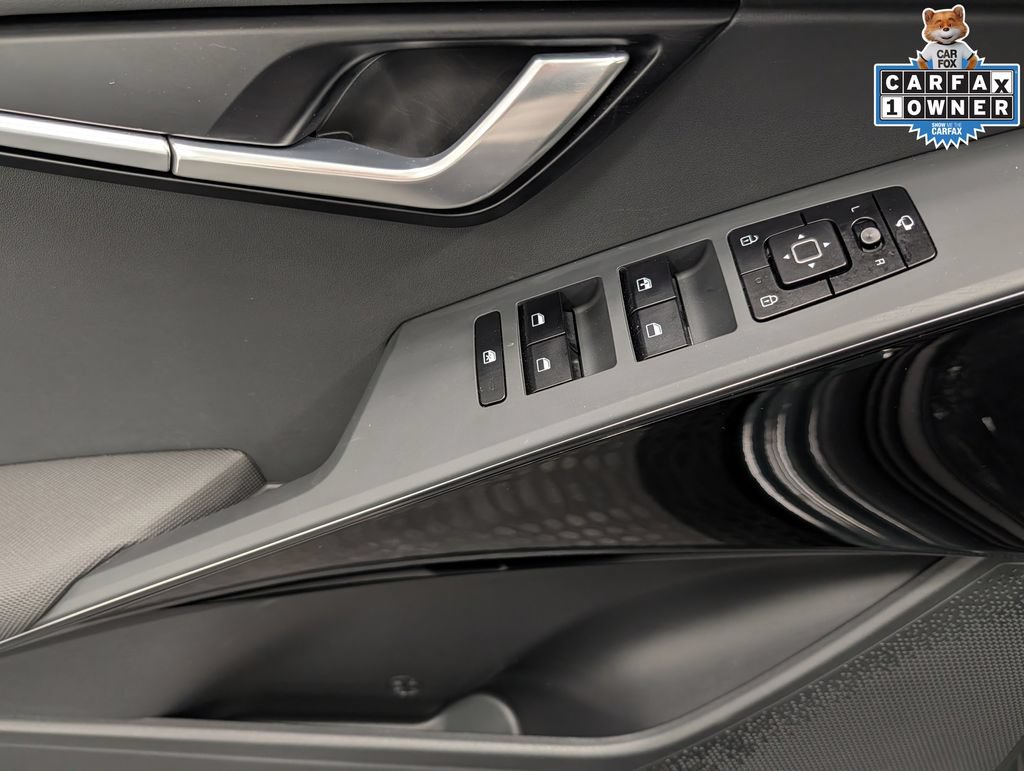 Certified 2025 Kia Niro EX Touring FWD image 11