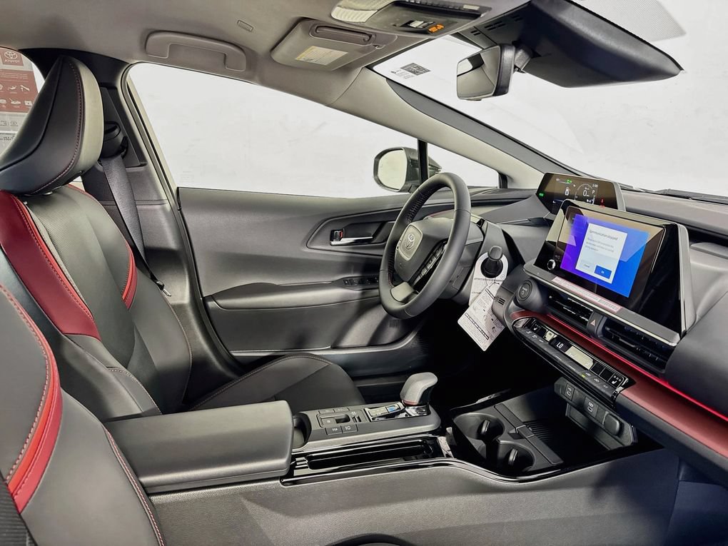 Used 2026 Toyota Prius Plug-In Hybrid FWD image 32