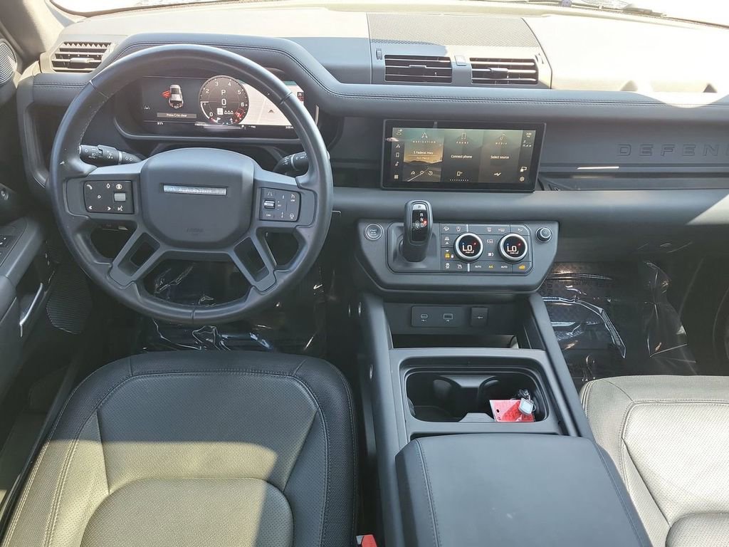 Used 2024 Land Rover Defender 110 X-Dynamic SE image 17