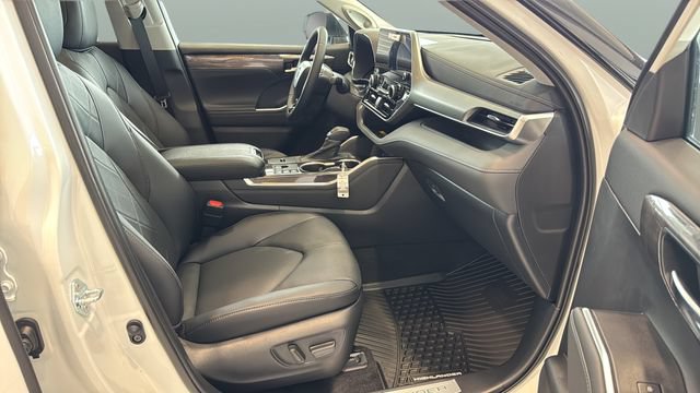 Used 2026 Toyota Highlander Platinum AWD/4WD image 24