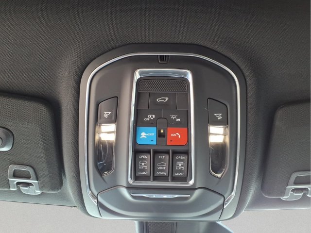 Used 2023 Jeep Grand Cherokee Limited w/ Luxury Tech Group II AWD/4WD image 20