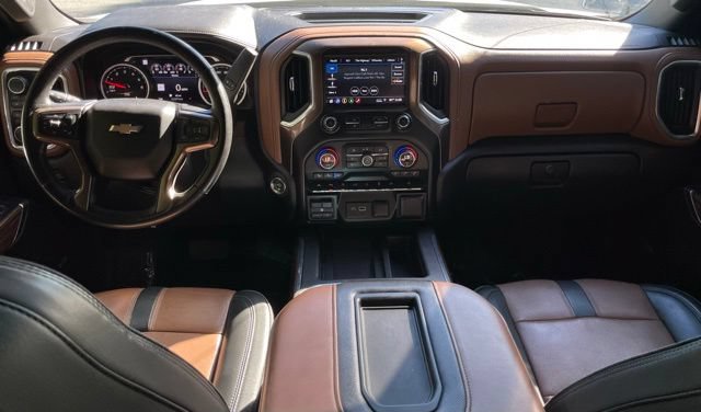 Used 2019 Chevrolet Silverado 1500 High Country w/ Technology Package AWD/4WD image 16