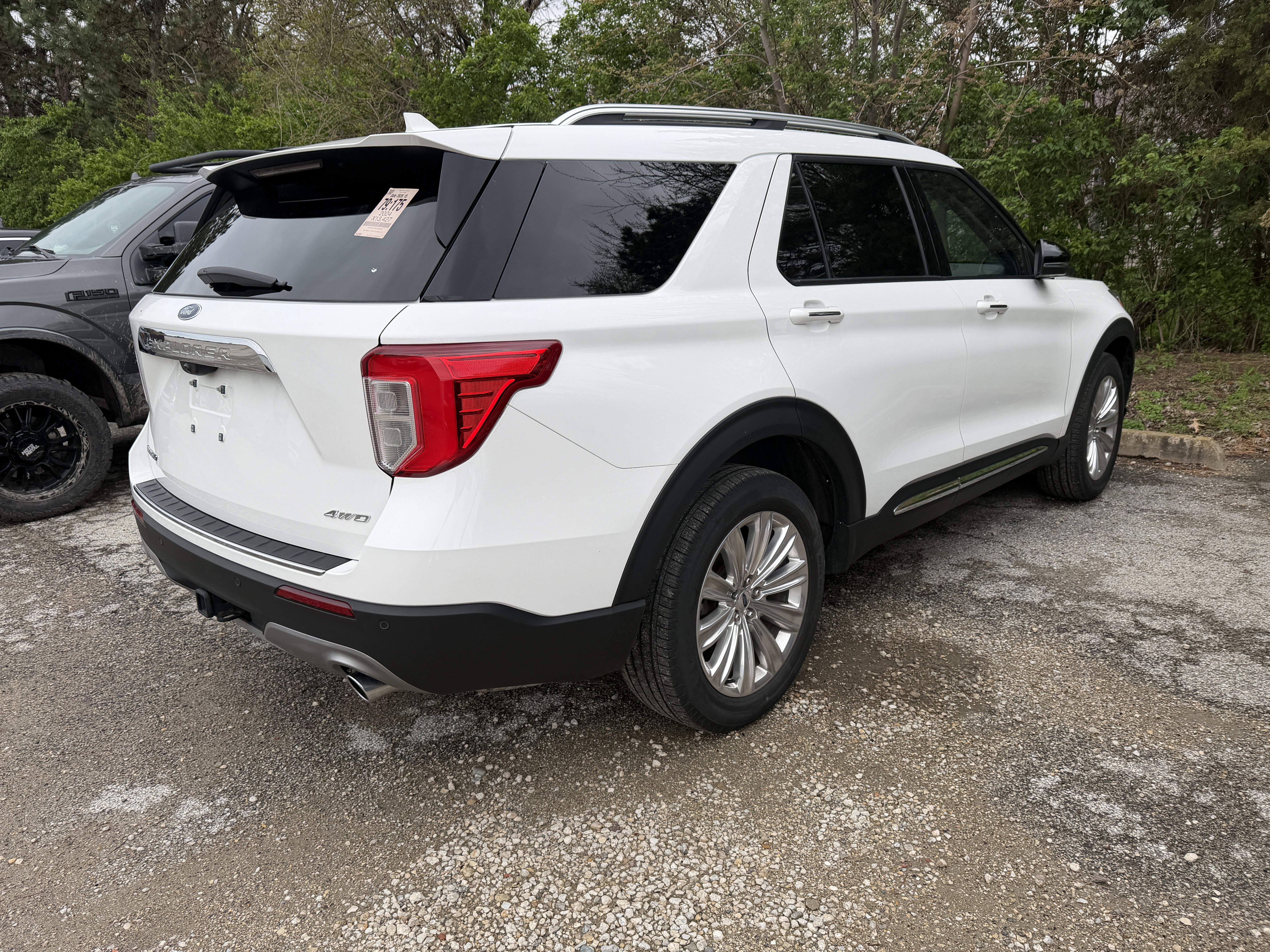 Used 2024 Ford Explorer Limited w/ Limited Technology Package image 6