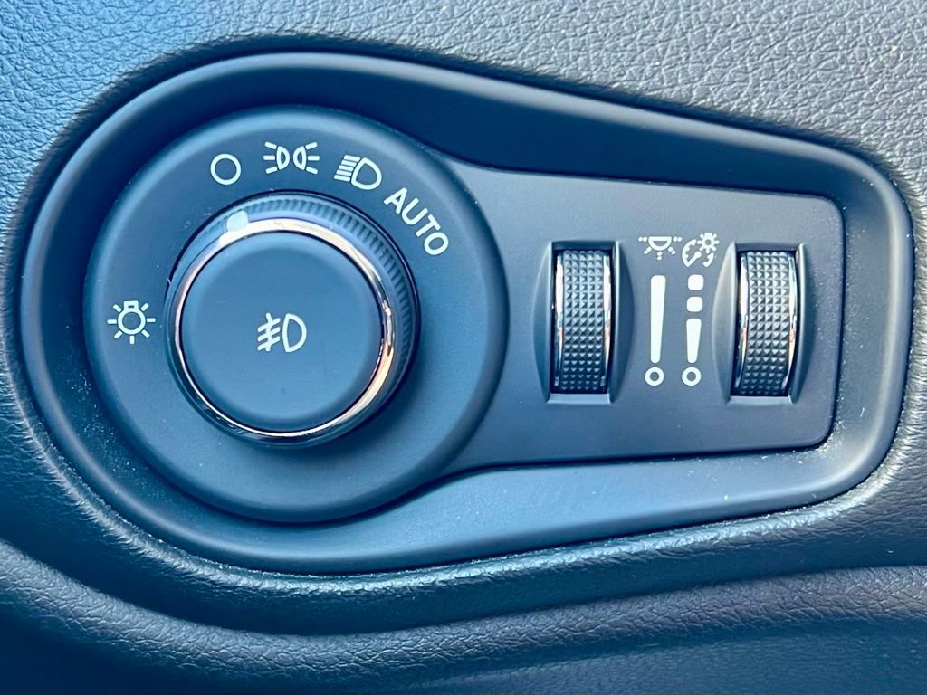 Used 2023 Jeep Renegade Trailhawk image 28