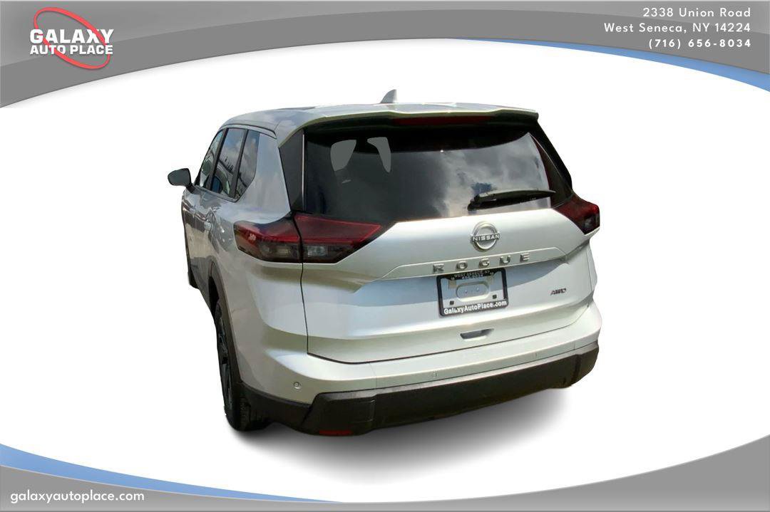 Used 2025 Nissan Rogue SV AWD/4WD image 7