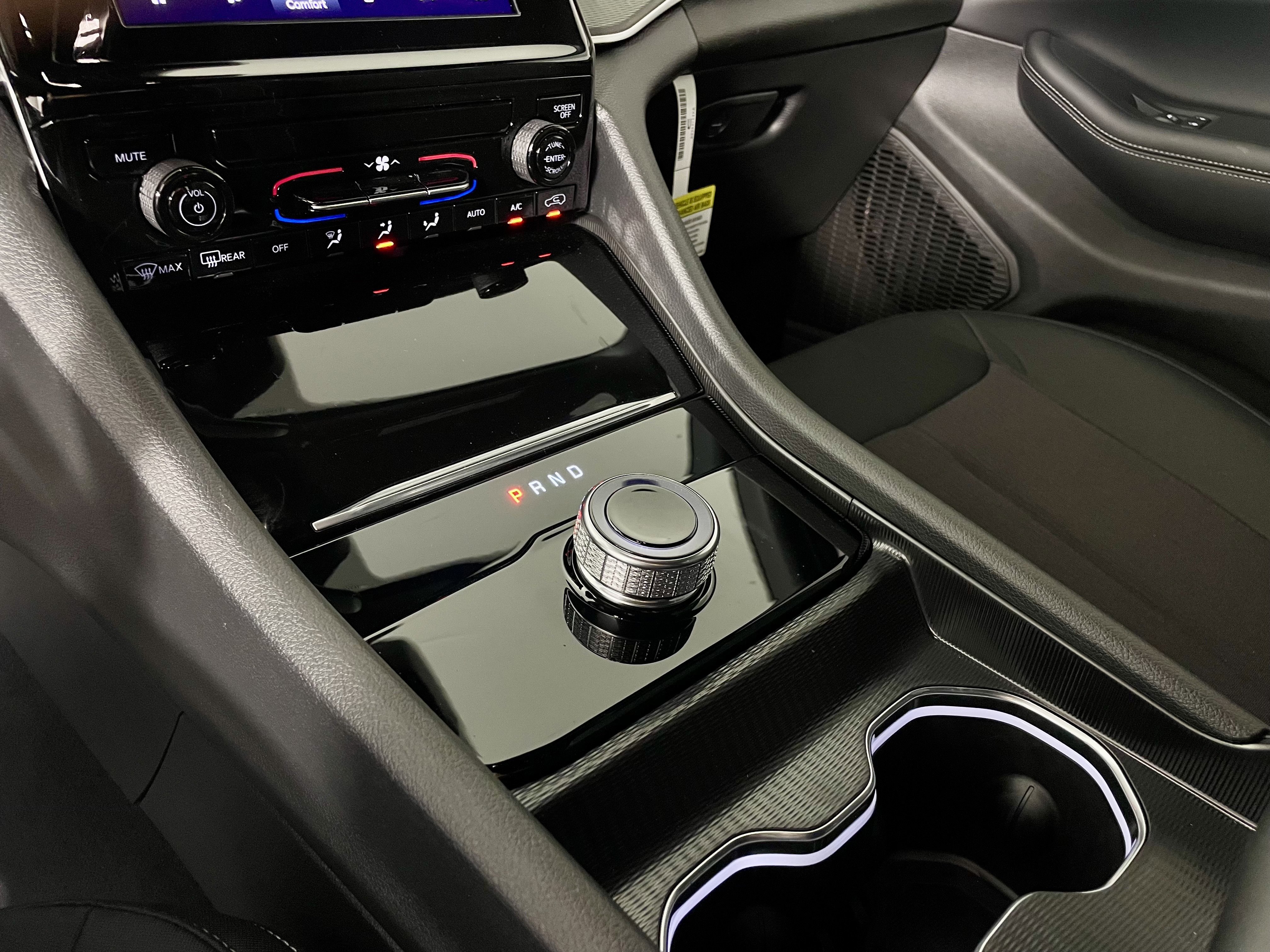 Certified 2025 Jeep Grand Cherokee Laredo image 24