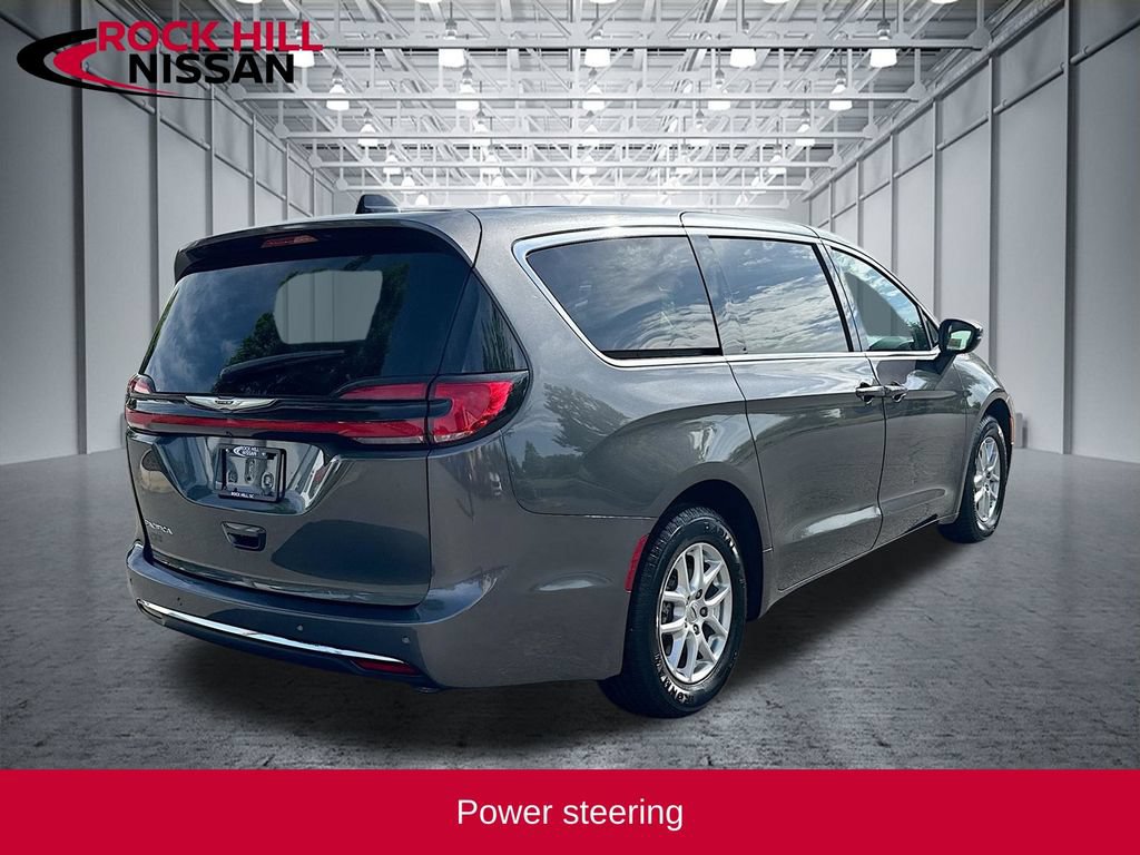 Used 2023 Chrysler Pacifica Touring-L FWD image 7