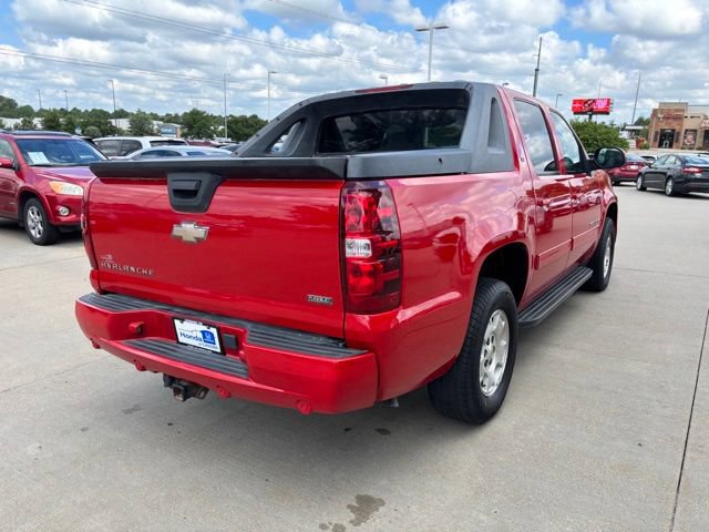 Used 2010 Chevrolet Avalanche LT w/ Luxury Package AWD/4WD image 5