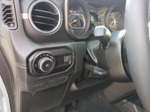 Used 2024 Jeep Wrangler Unlimited Sahara w/ Technology Group AWD/4WD image 14