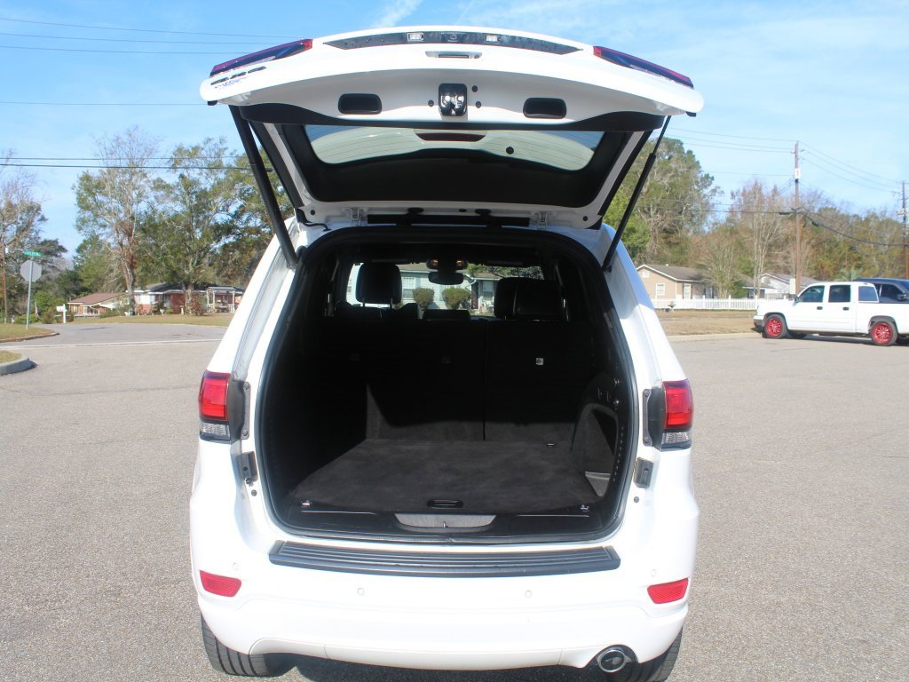 Used 2019 Jeep Grand Cherokee Altitude image 14