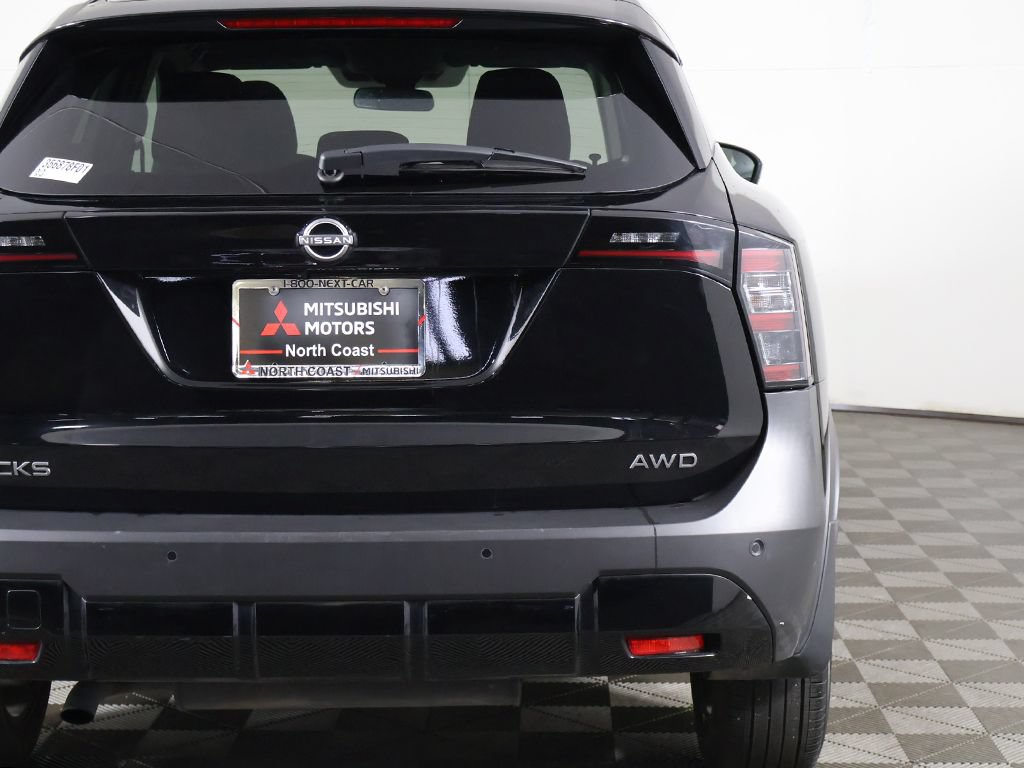 Used 2025 Nissan Kicks SV AWD/4WD image 15