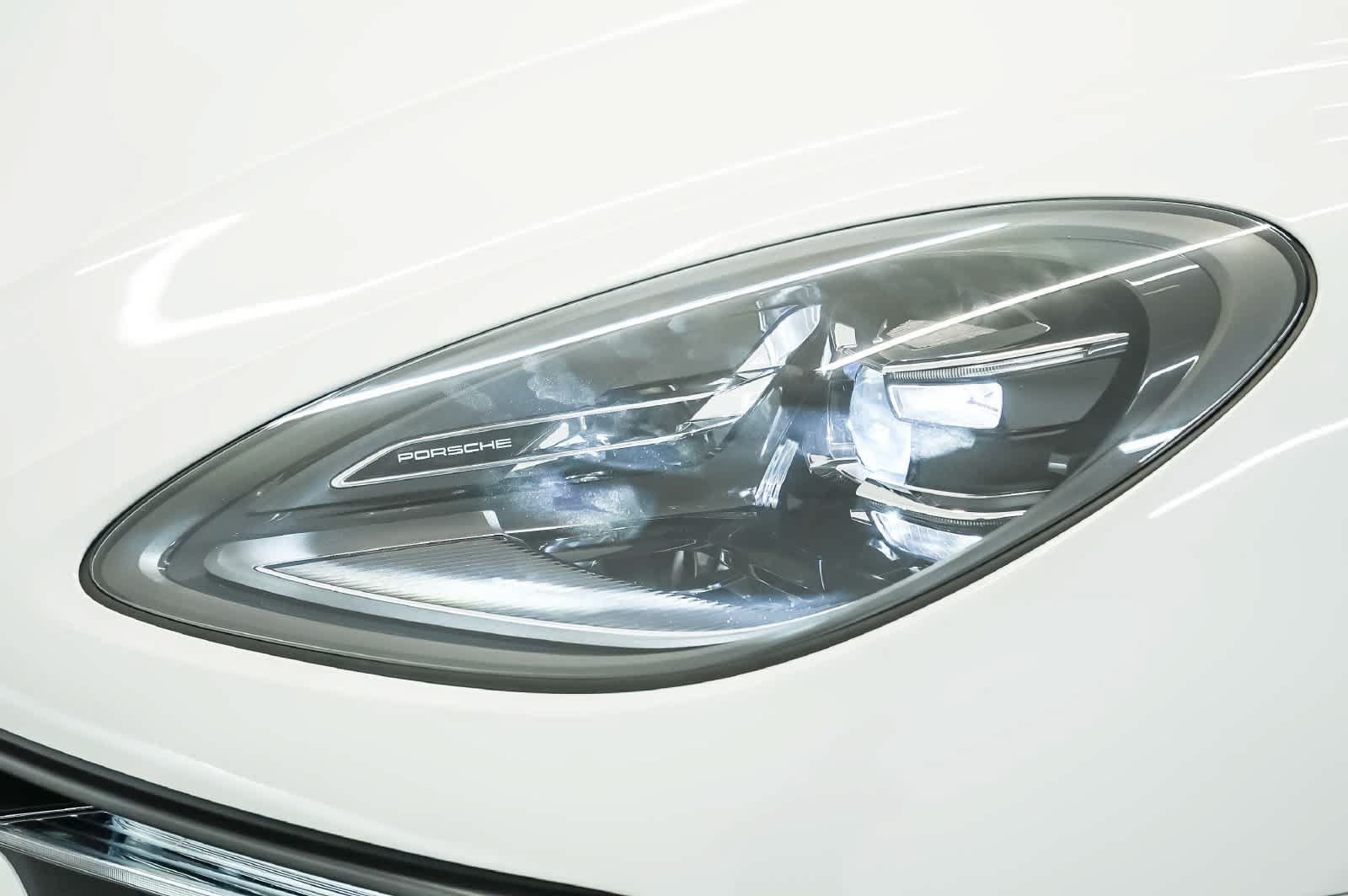 Certified 2026 Porsche Macan AWD/4WD image 15