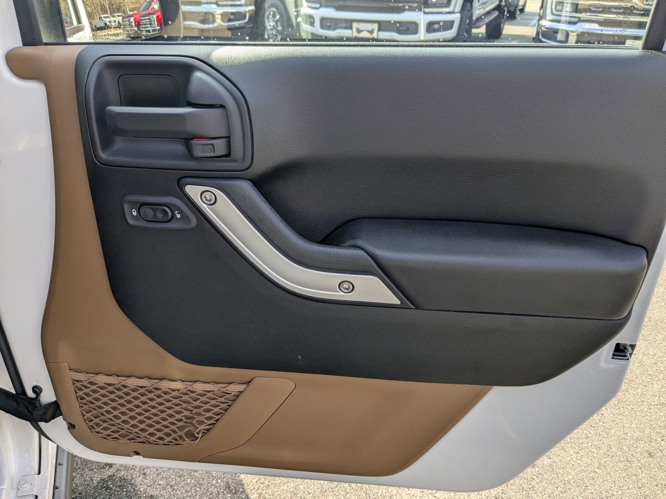 Used 2017 Jeep Wrangler Unlimited Rubicon w/ Connectivity Group image 36