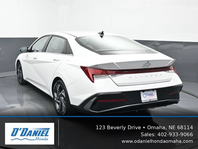 Used 2024 Hyundai Elantra SEL w/ Convenience Package FWD image 4
