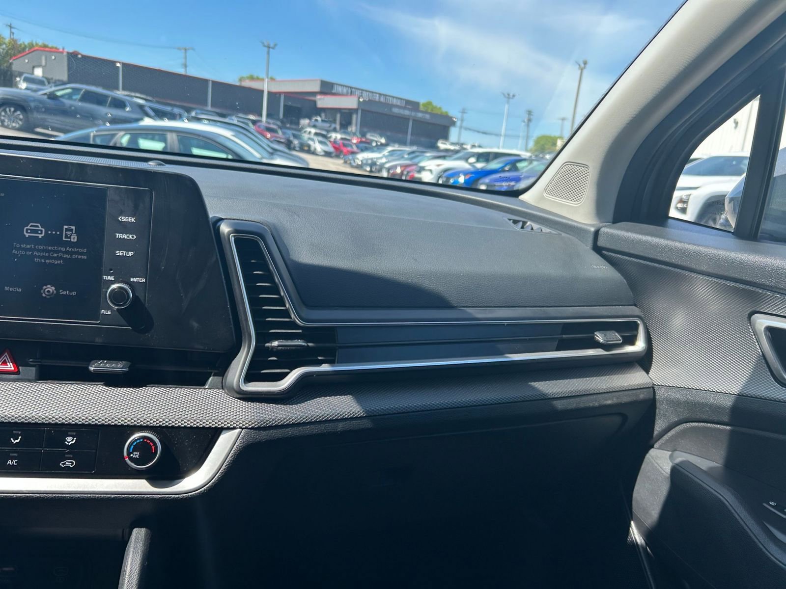 Used 2025 Kia Sportage LX FWD image 30