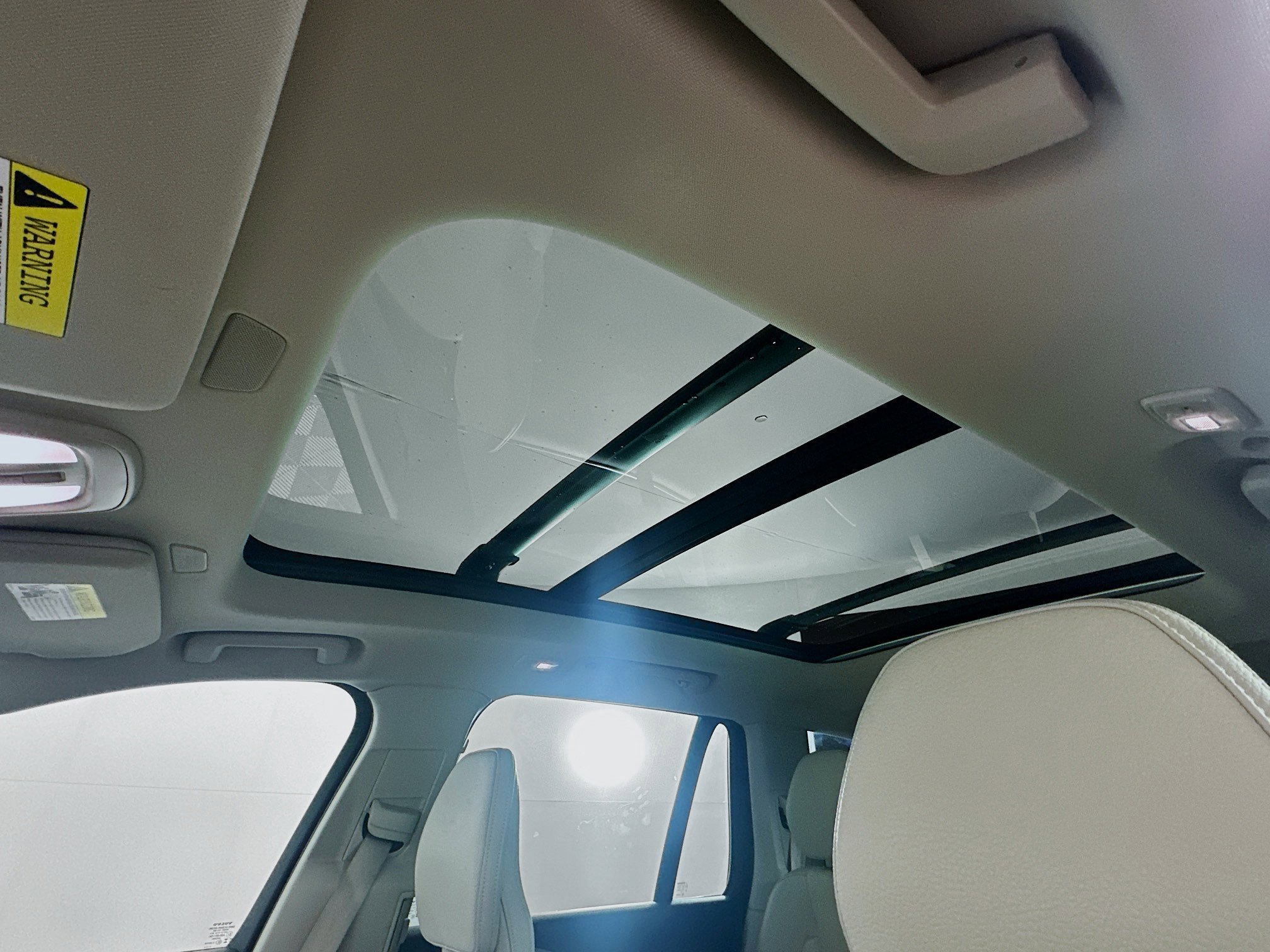 Used 2023 Volvo XC90 B6 Plus image 26