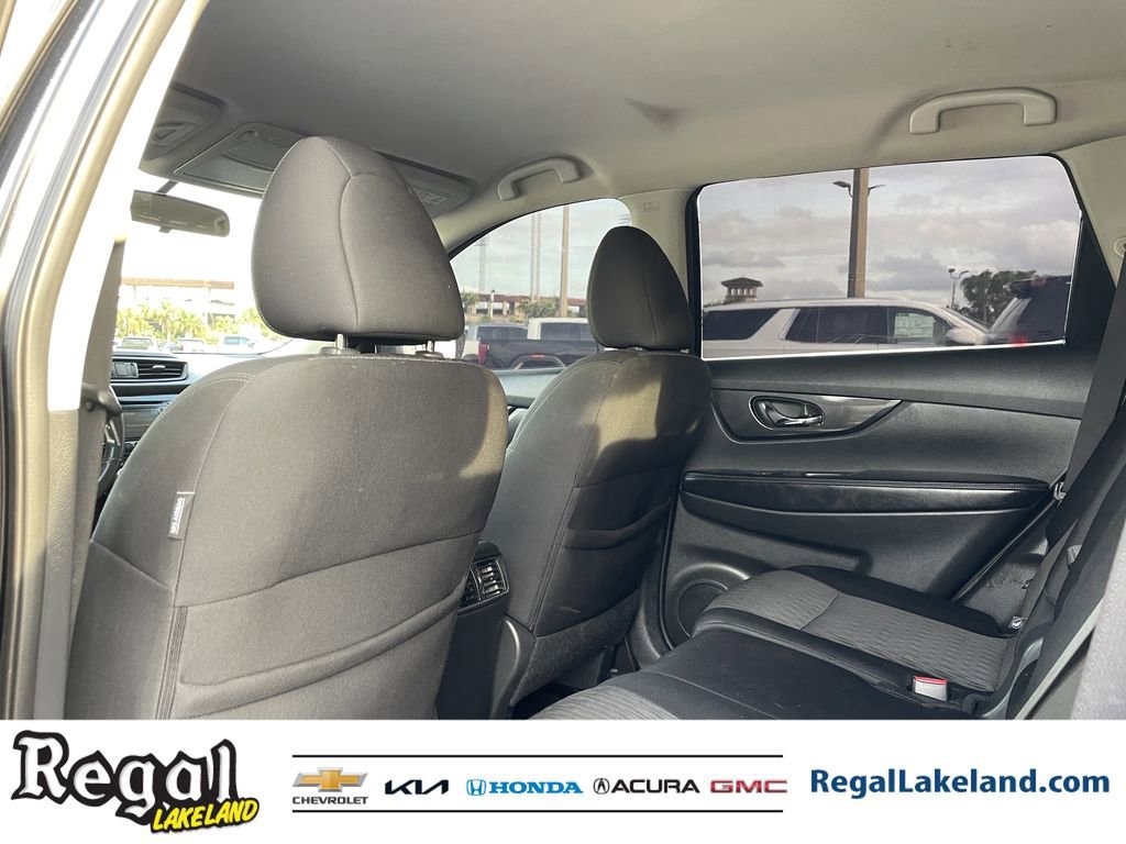 Used 2017 Nissan Rogue SV image 16