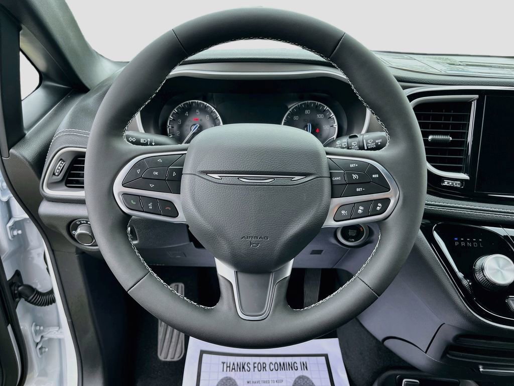 New 2027 Chrysler Pacifica Select FWD image 11