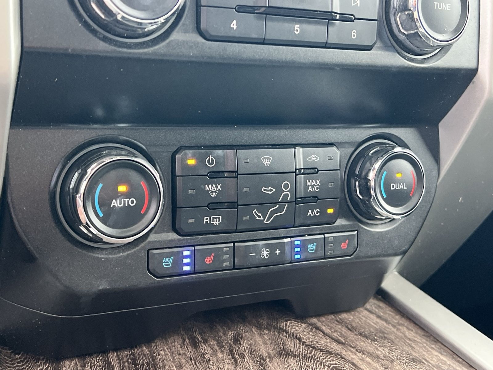 Used 2019 Ford F350 Lariat w/ Lariat Ultimate Package AWD/4WD image 21