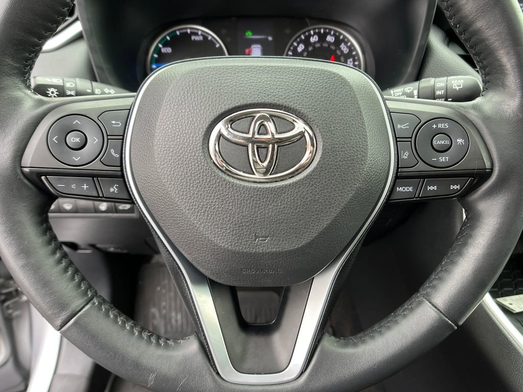 Used 2022 Toyota RAV4 XLE Premium image 14