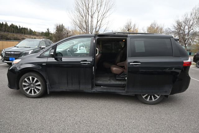 Used 2020 Toyota Sienna Limited image 4