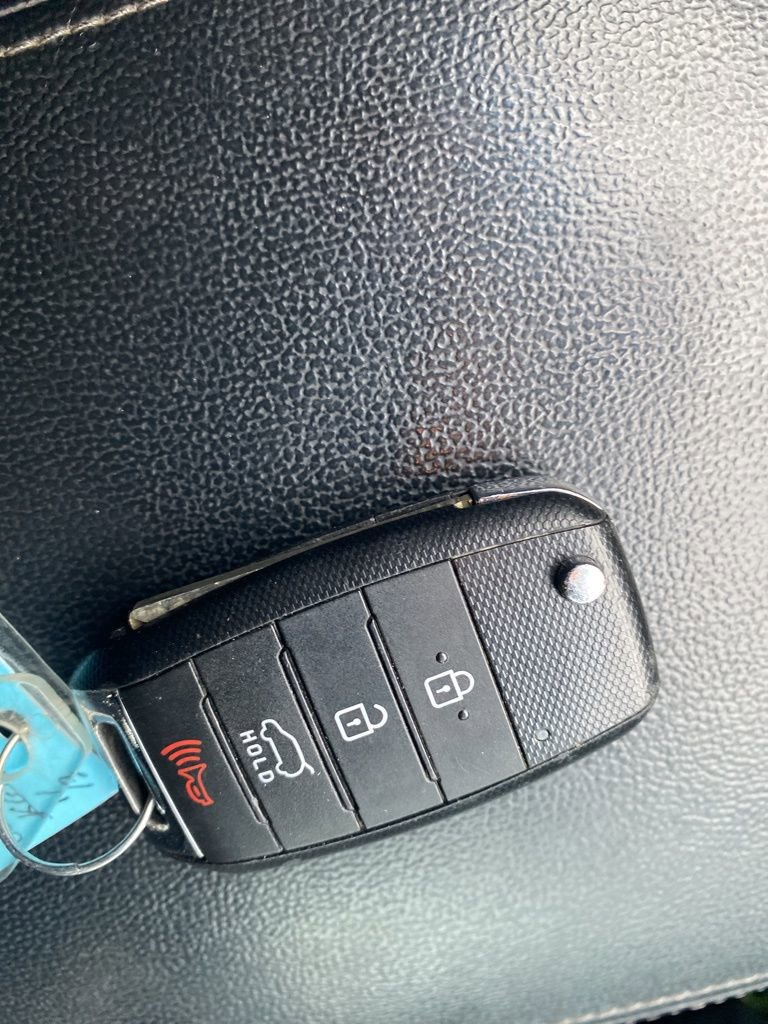 Used 2019 Kia Sorento LX image 14