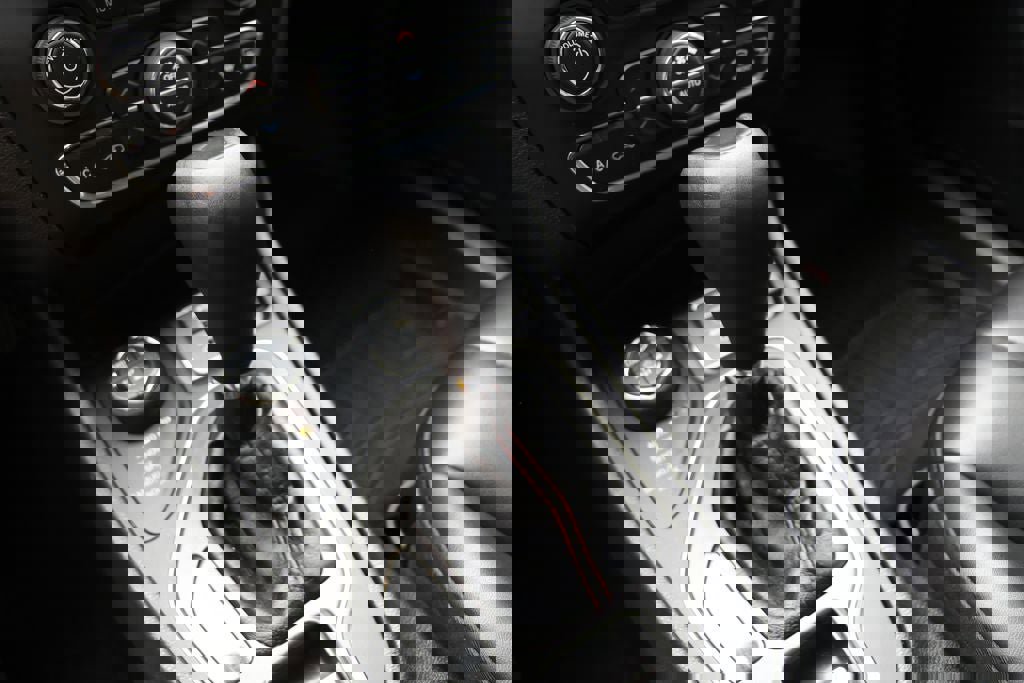 Used 2019 Jeep Cherokee Trailhawk w/ Cold Weather Group image 22