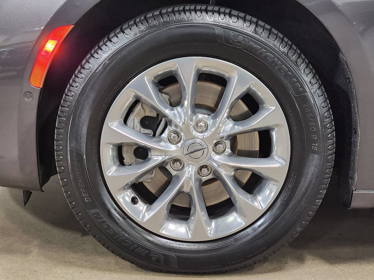 Used 2022 Chrysler Pacifica Touring-L w/ Uconnect Theater Family Group AWD/4WD image 28
