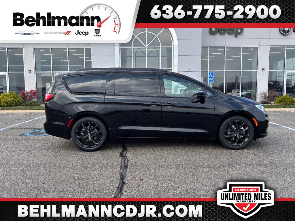 New 2026 Chrysler Pacifica Limited w/ S Appearance Package