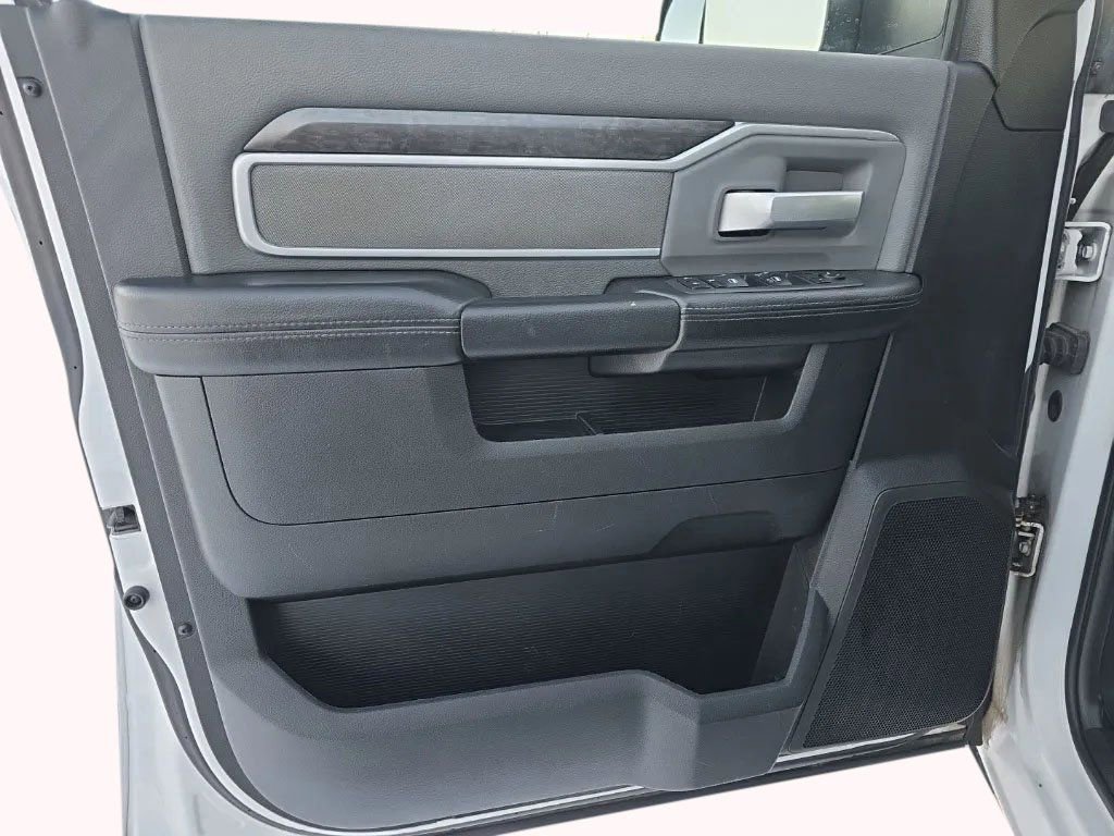 Used 2021 RAM 3500 Big Horn image 12