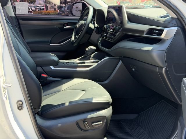 Used 2023 Toyota Highlander XLE FWD image 21