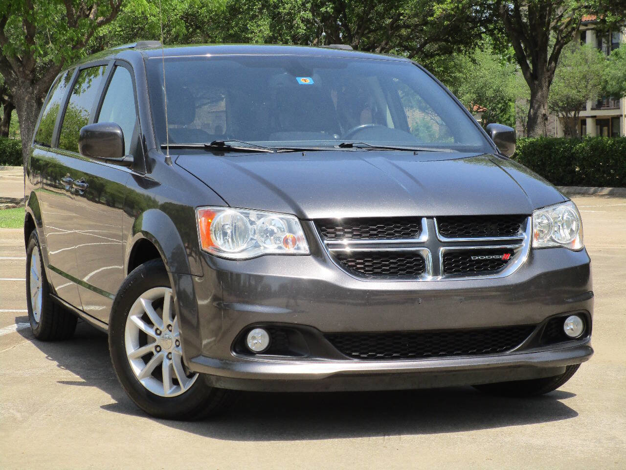 Used 2019 Dodge Grand Caravan SXT image 1