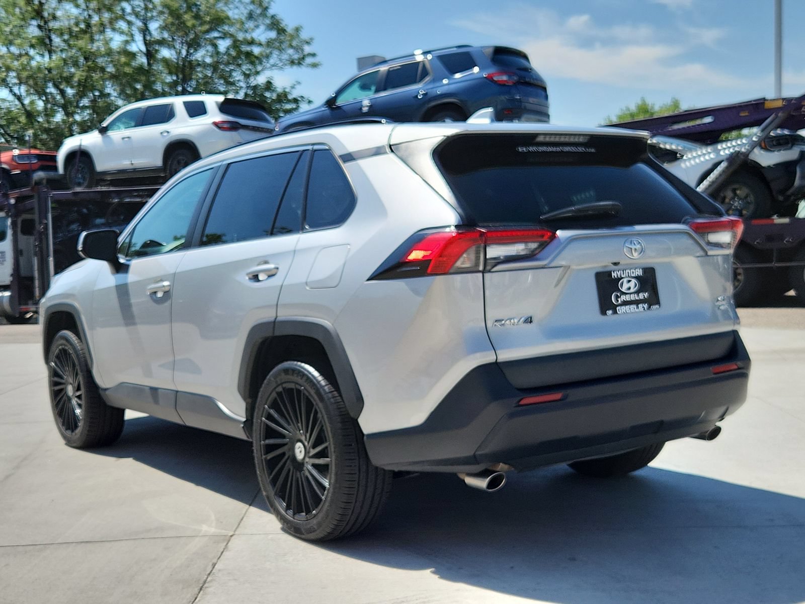 Used 2024 Toyota RAV4 XLE AWD/4WD image 3