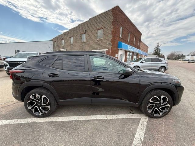 Used 2024 Chevrolet Trax RS image 4
