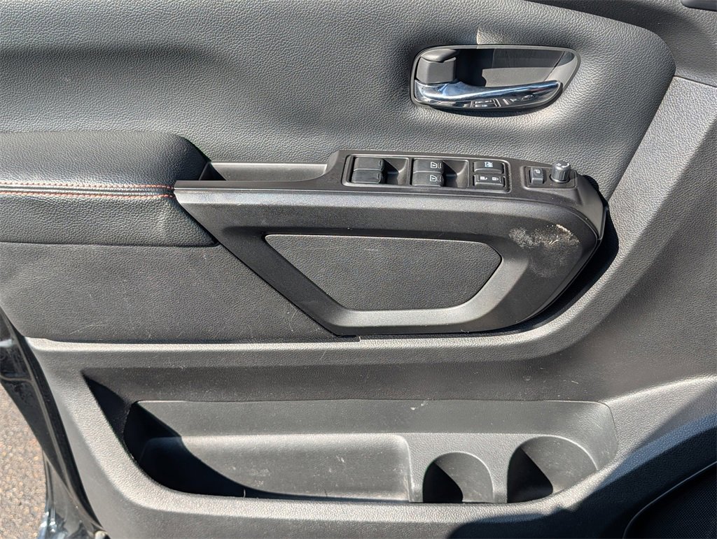 Used 2020 Nissan Titan PRO-4X w/ Pro-4x Convenience Package image 11