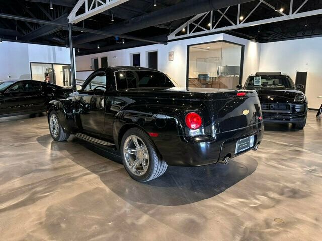Used 2006 Chevrolet SSR w/ Preferred Equipment Group RWD image 5