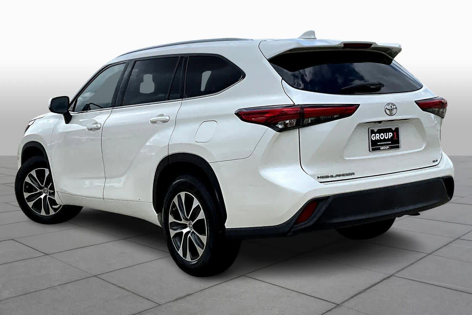 Used 2020 Toyota Highlander XLE FWD image 12