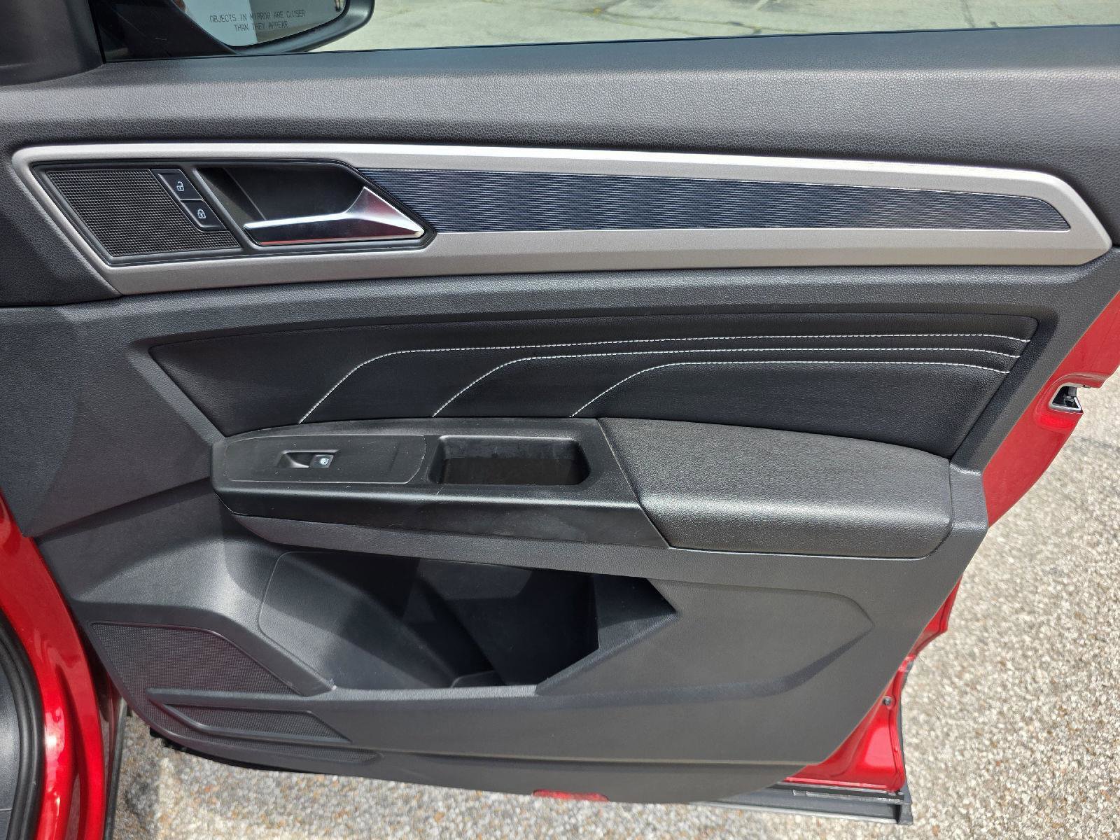 Used 2020 Volkswagen Atlas Cross Sport SEL image 28