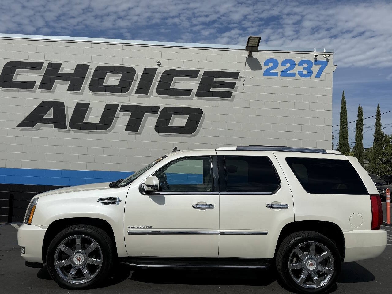 Used 2014 Cadillac Escalade Luxury AWD/4WD image 32