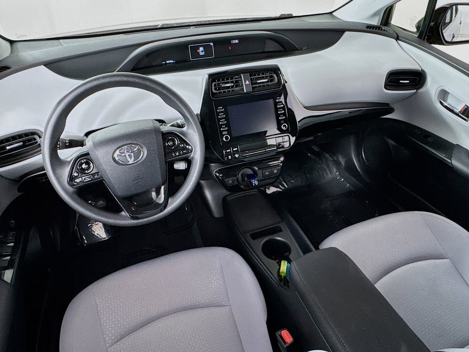 Used 2020 Toyota Prius LE AWD/4WD image 18