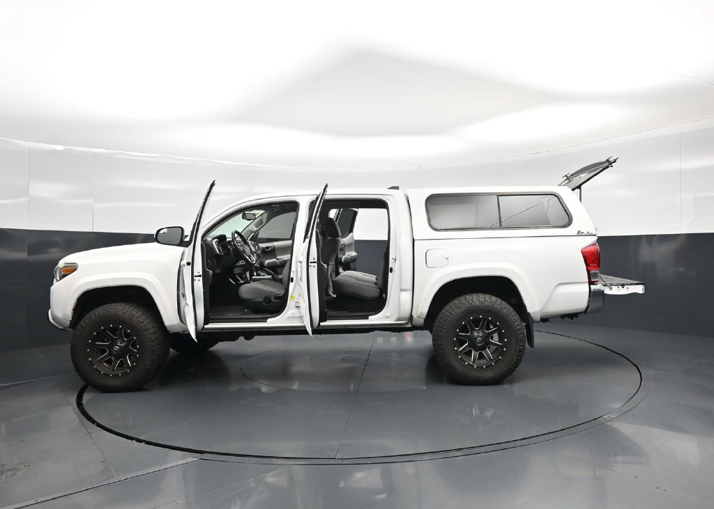 Used 2017 Toyota Tacoma SR5 w/ Tow Package AWD/4WD image 30