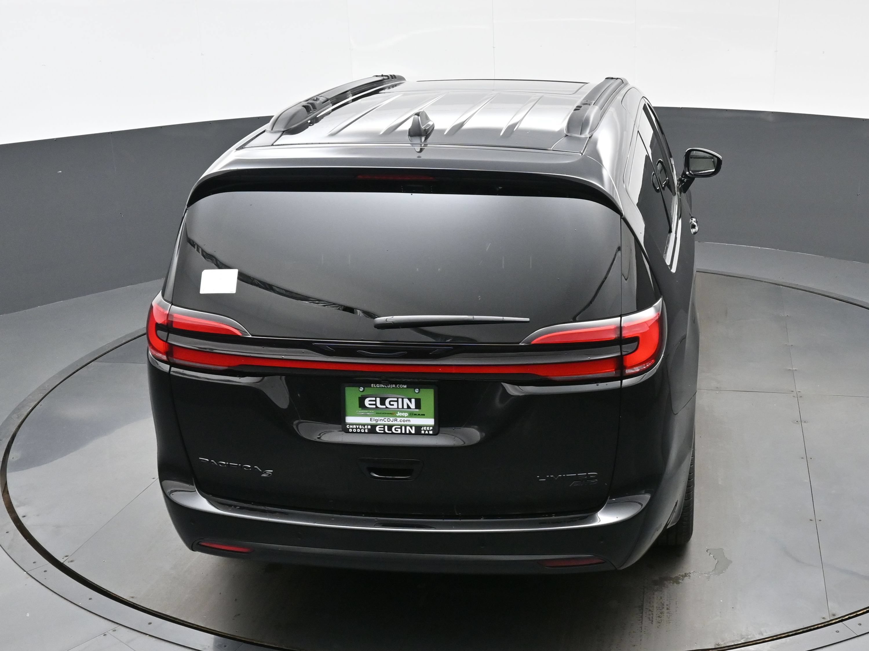 New 2027 Chrysler Pacifica Limited AWD/4WD image 24