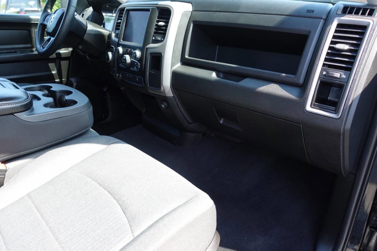 Used 2022 RAM 1500 Express w/ Wheel & Sound Group AWD/4WD image 34