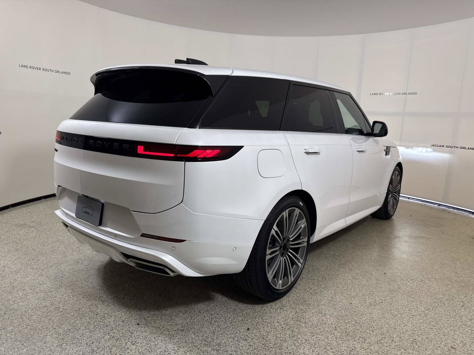 New 2026 Land Rover Range Rover Sport Dynamic SE AWD/4WD image 5