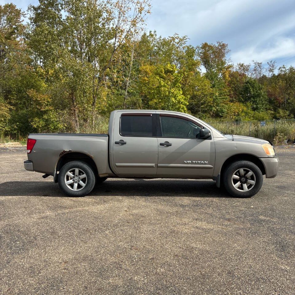 Used 2009 Nissan Titan SE AWD/4WD image 3