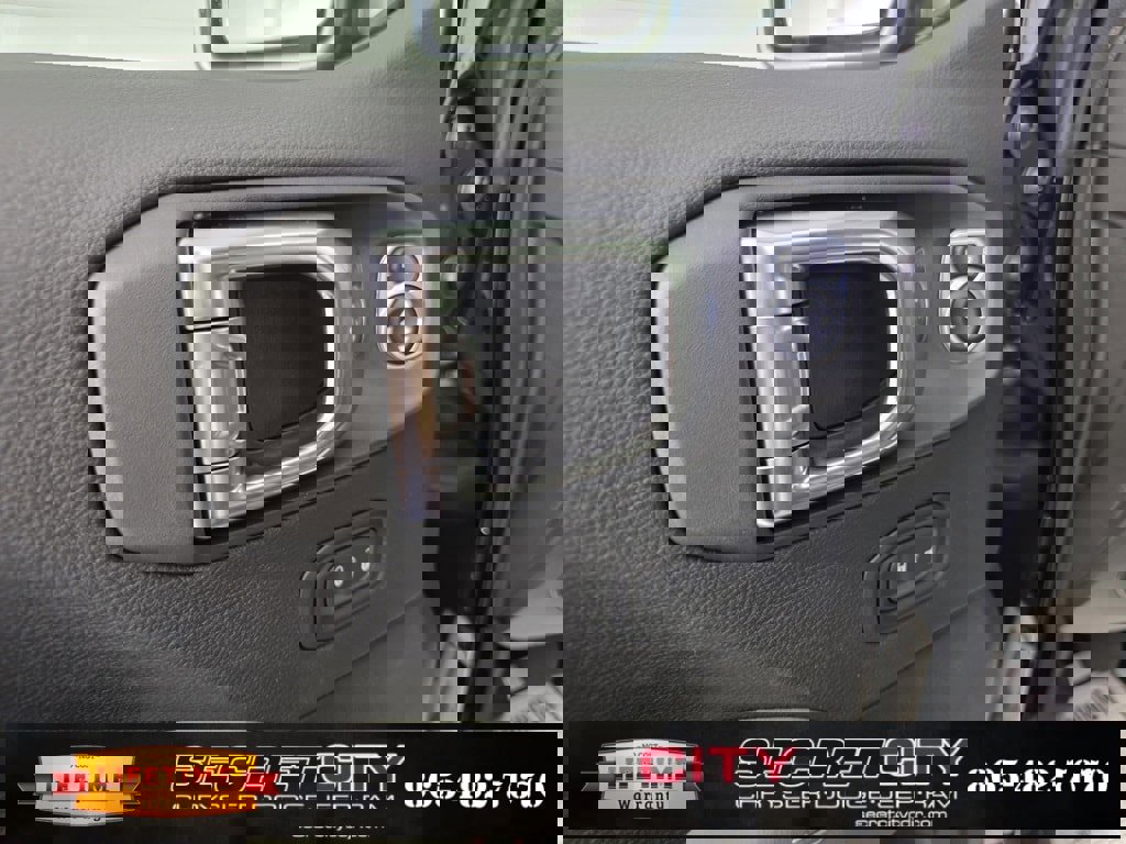 New 2025 Jeep Gladiator Mojave image 12