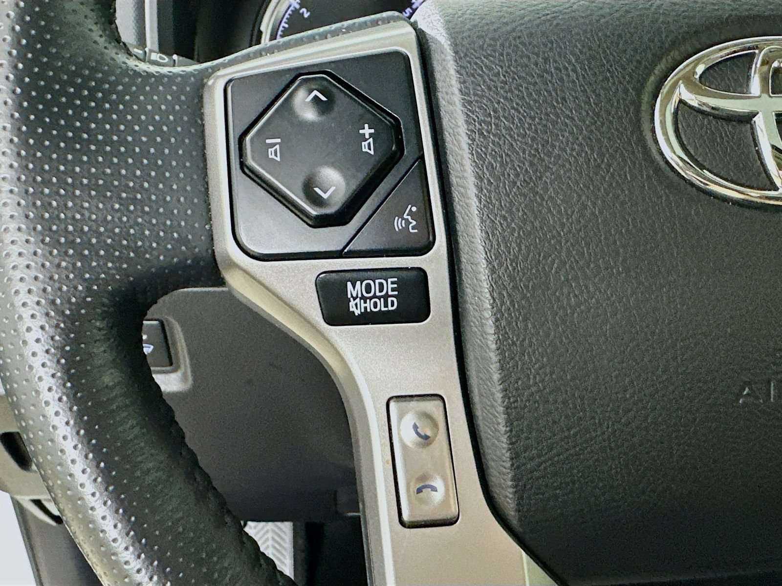 Used 2024 Toyota 4Runner Limited AWD/4WD image 18