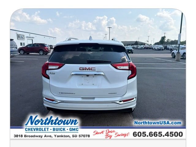 Used 2024 GMC Terrain Denali w/ Denali Premium Package AWD/4WD image 11