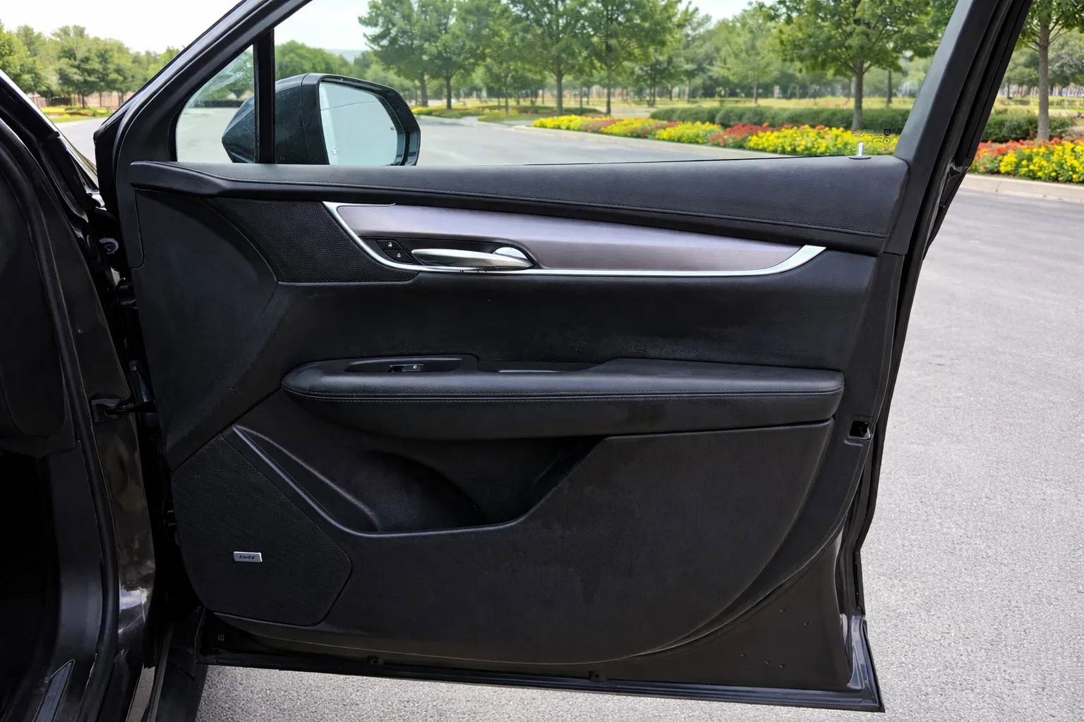 Used 2017 Cadillac XT5 Premium Luxury w/ Driver Assist Package image 18